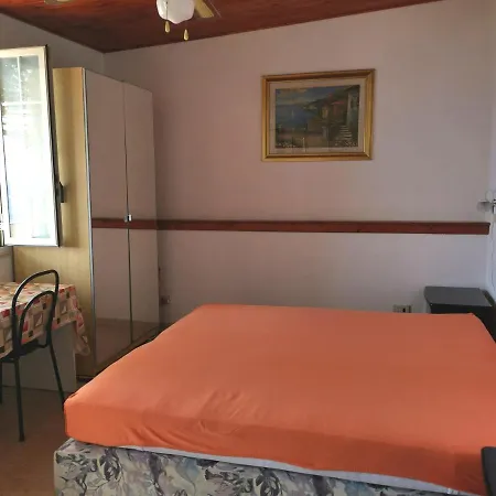 Appartamento In Collina E Vista Mare